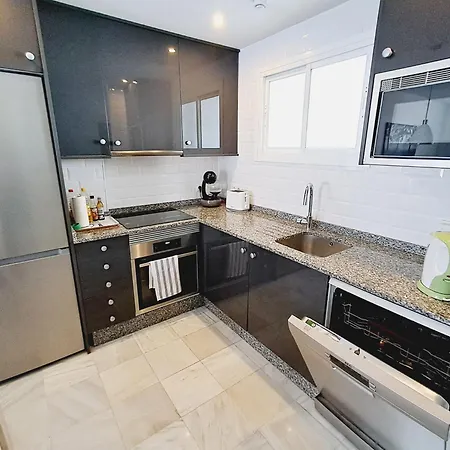 Stylish Just Steps From The Apartment *